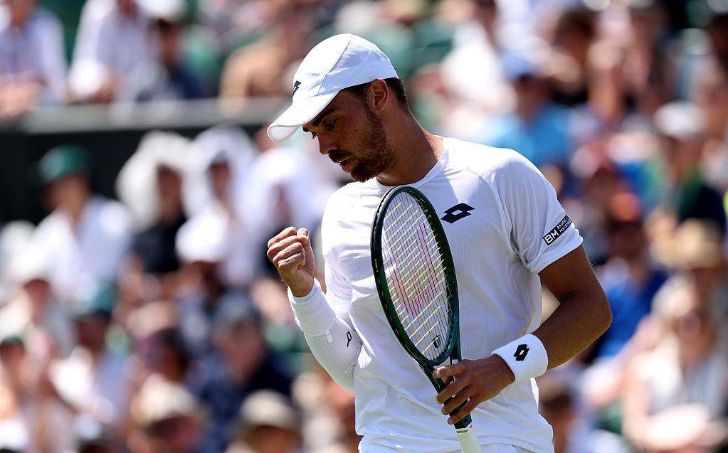 开云世界杯2026-温网碾压法网，西西帕斯扛起全队