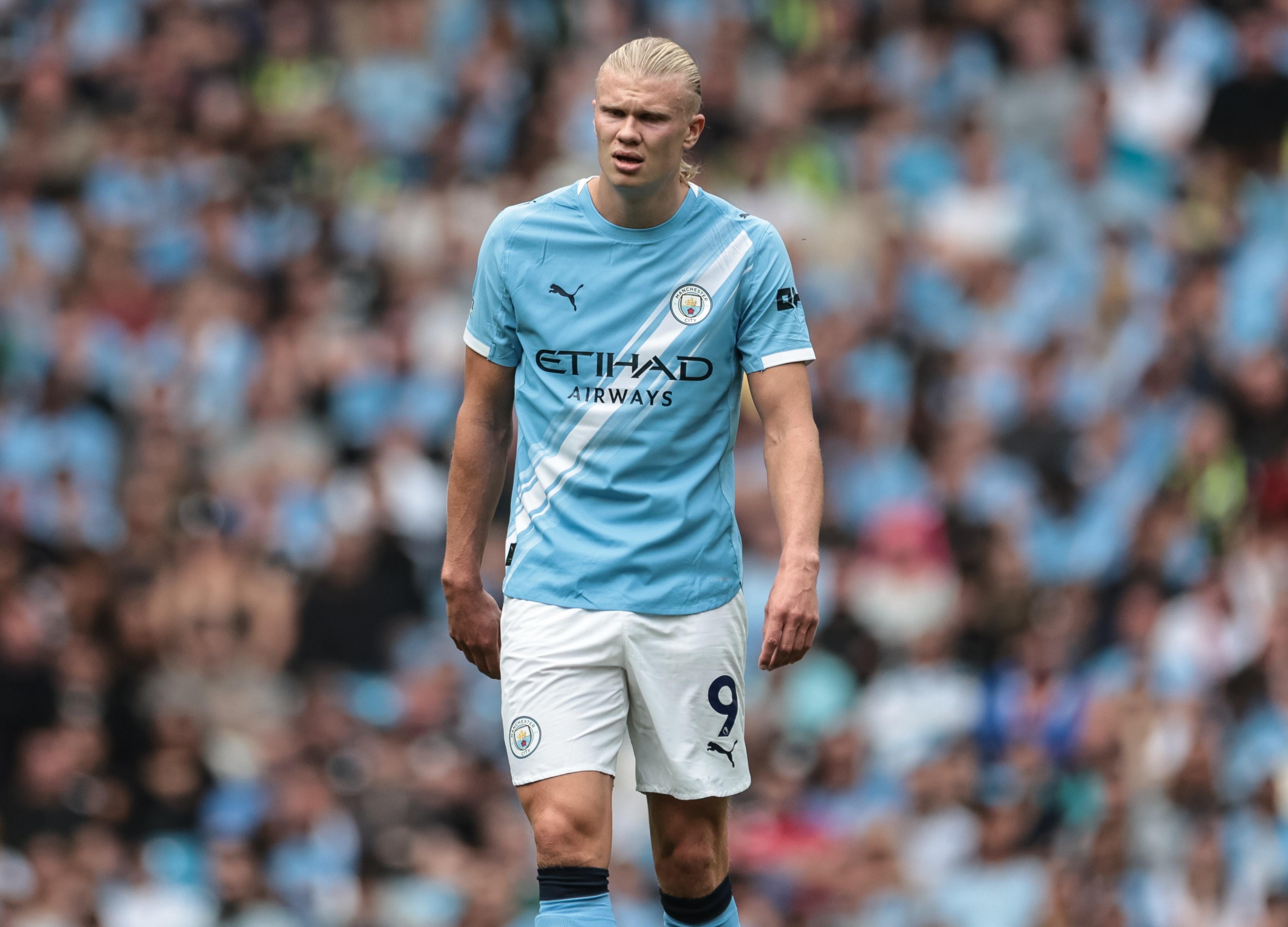 开云足球直播-曼城中场新援表现出色，助球队夺冠