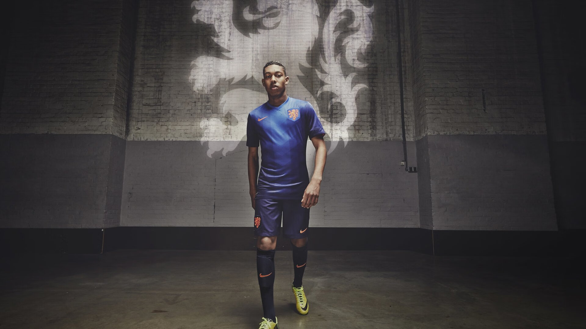 开云体育APP下载-穆勒进攻端无人可挡，切尔西轻取尤文，一场战术与意志的完胜